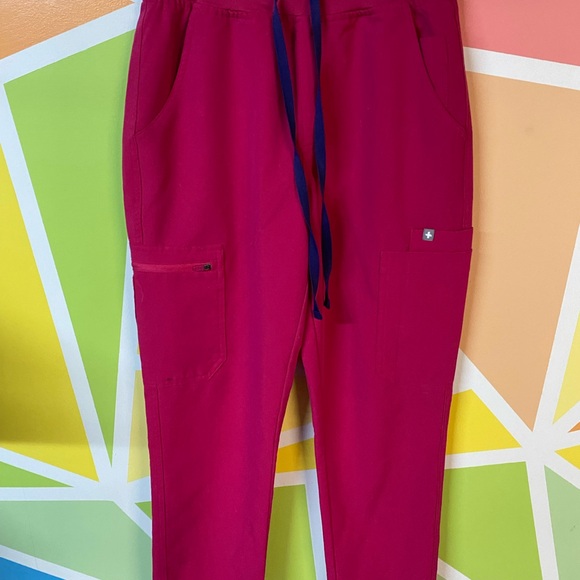 FIGS Technical Collection Magenta Scrub Set top xxs bottom xs/p - Picture 6 of 9